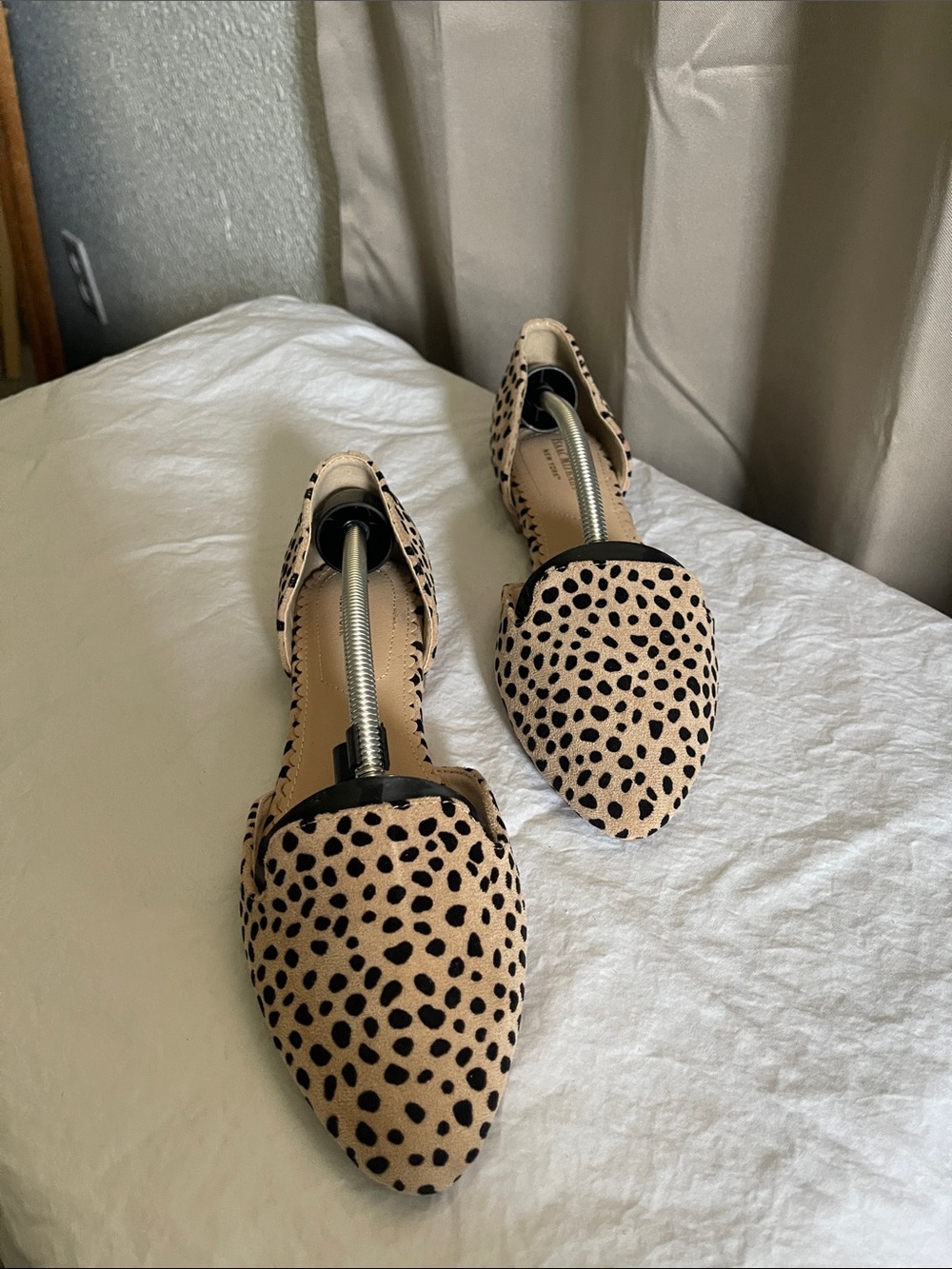 Isaac Mizrahi Beige and Black Leopard D'Orsay Pointed Flats size 7  EUC